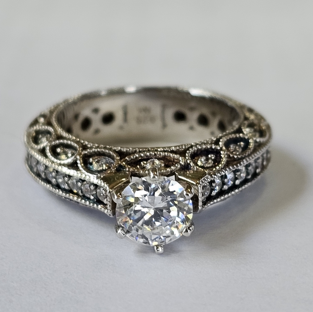 Stunning Designer Zircon Ring Sz 6 ! - Picture 5 of 14